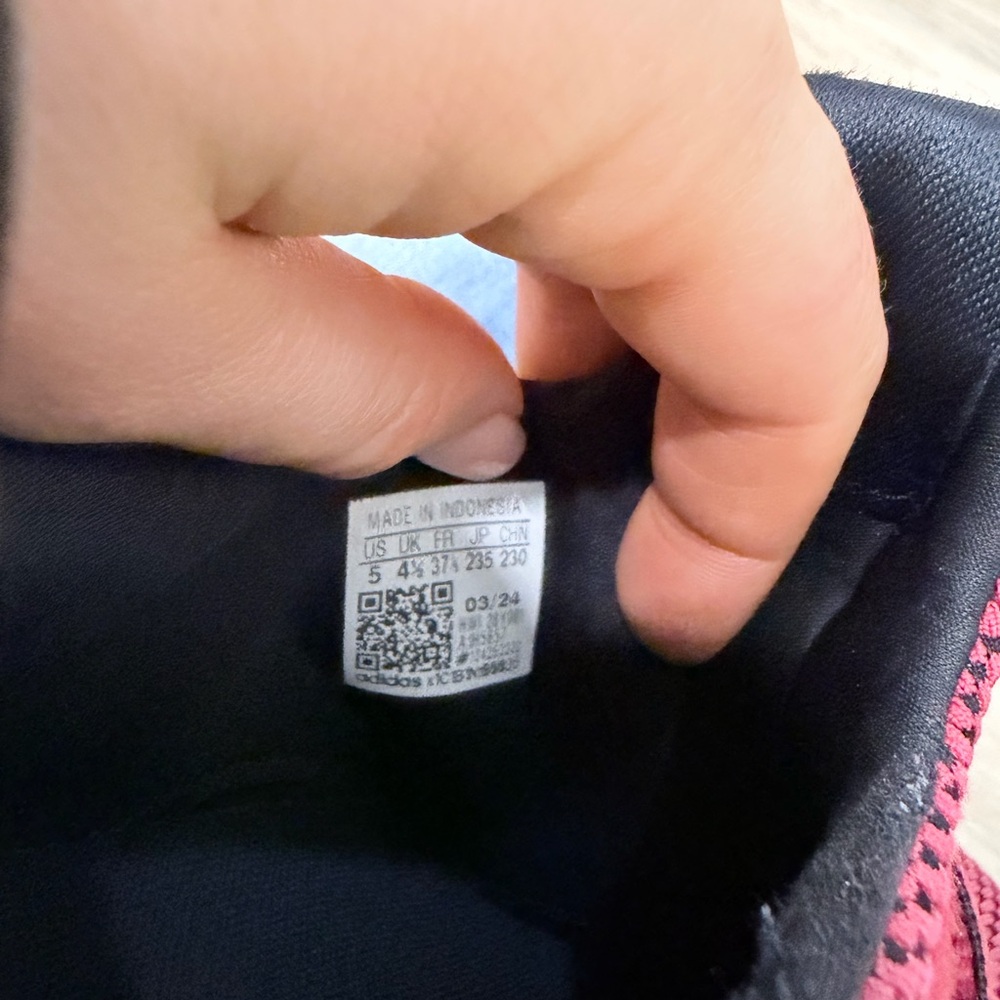 Adidas Kids Sneakers in Red and Black - Picture 7 of 11